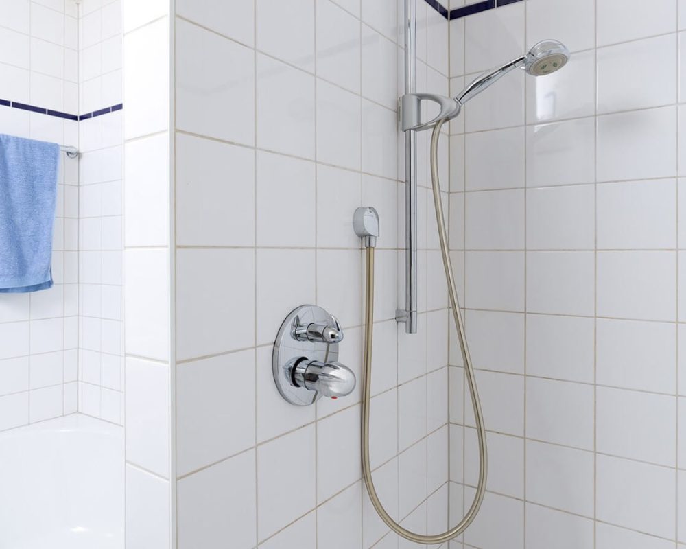 imgi_190_concealed-installation_old-shower_bathroom-ambience_4x3